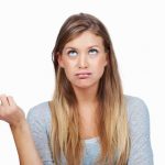 161203-ozadachenaya-devushka