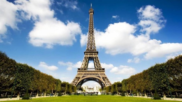 Что означает «Пролететь, как фанера над Парижем»?